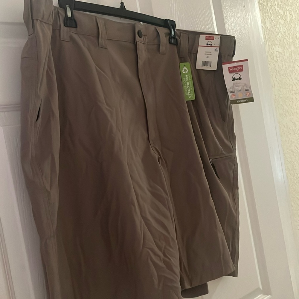 Wrangler,size waist 46, color tan